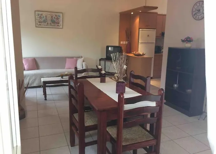 Charming Cottage 2 Mins Walk To Beach