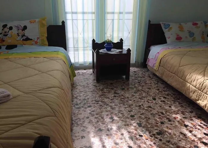 Charming Cottage 2 Mins Walk To Beach